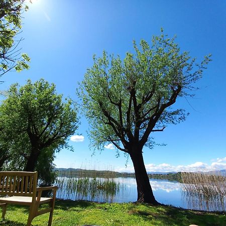 Appartamento Miralago Con Giardino Sul Lago Гавірате Екстер'єр фото